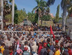 Demonstrasi Mahasiswa Kupang Berjalan Damai
