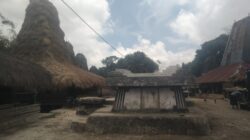 Kampung Situs ‘Kanakata’ Sumba Barat: Kampungnya  ‘Anak Para Penenun’