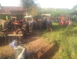 Traktor-Traktor  Berserakan, Seperti Barang Rongsokan