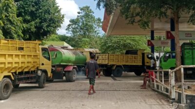 Harga Pertamax Naik, SPBU Diserbu Masyarakat